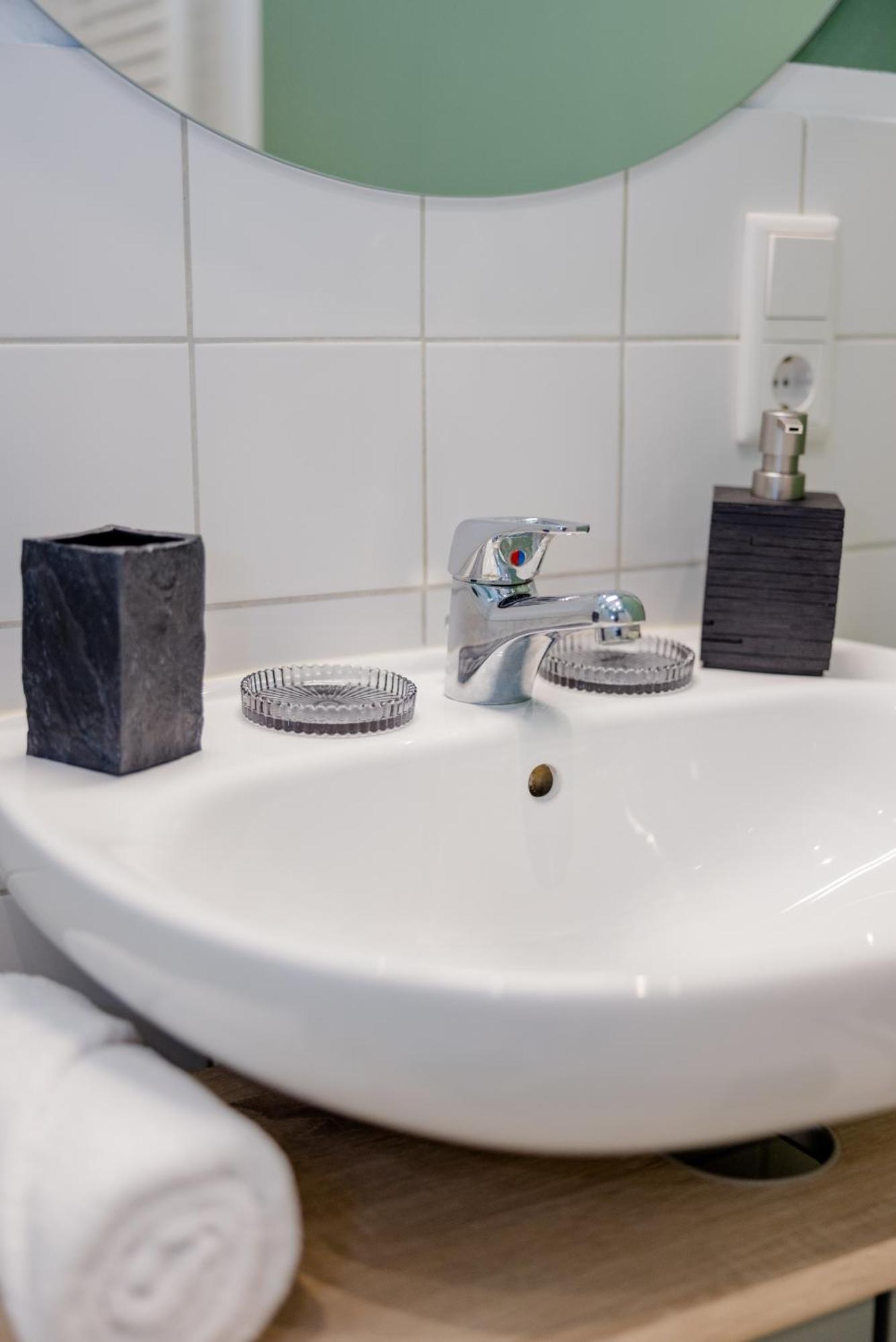Lumen Homes - Altstadt-Studio Direkt Im Zentrum, Kueche, Netflix, Oeffentlicher Parkplatz Ums Eck Ingolstadt Exteriér fotografie