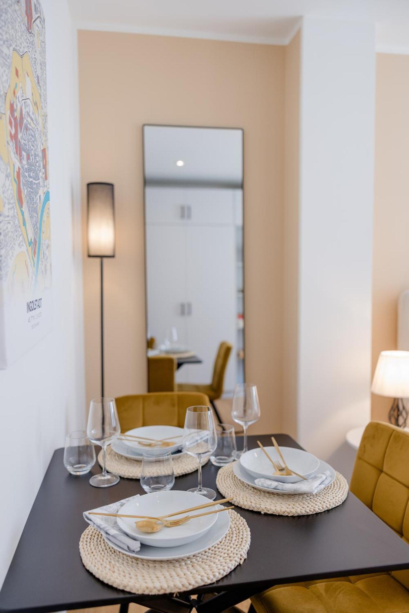 Lumen Homes - Altstadt-Studio Direkt Im Zentrum, Kueche, Netflix, Oeffentlicher Parkplatz Ums Eck Ingolstadt Exteriér fotografie
